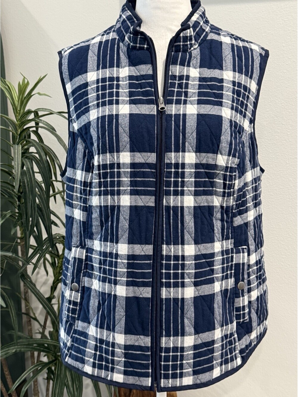 Women's Croft & Barrow Quilted Plaid Zip Up Vest Navy Blue & White Size  XXL